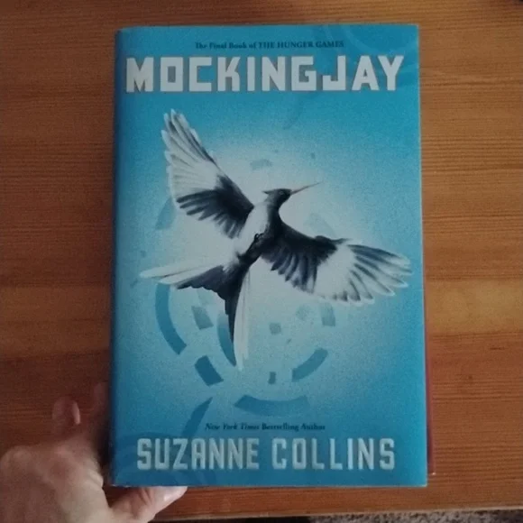 The Hunger Games Trilogy Book Set - Picture 4 of 4